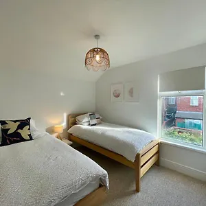 Holiday home Taffs Mead House Location, Nr Stadium, Family Friendly!